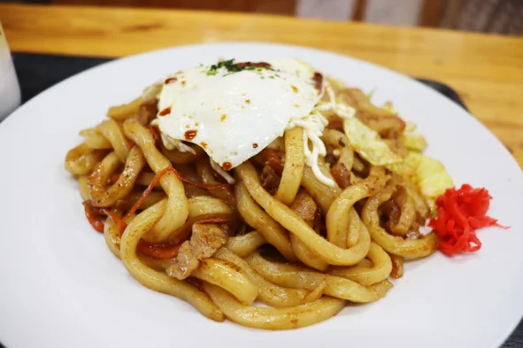 自家製手打ちのオムうどん